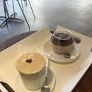 달달한 고양이 | 원주카페 HHH coffee 고양이 상주카페 후기 (feat. 아몬드크림라떼, 밤티라미수)