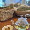 노산농장 | 힘자리허브센터 7년 차의 다짐: 정성스러운 청소와 눈 건강에 좋은 메리골드차