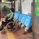 버스승강장 앞 이미지
