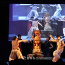 광대들의 신명나는 놀음판 도는 놈 뛰는 놈 나는 놈 이미지