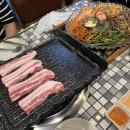 꿀돼지식당 | 홍대 연남동, 고기 단짝 야채반찬 많고, 서비스 좋은 오겹살 찐 맛집 &#34;꿀돼지식당&#34; 내돈내산 후기 :)