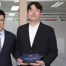 이 대통령, 경향신문 '배드뱅크' 보도에 감사패 이미지