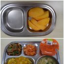 8월 16일 : 복숭아/ 카레밥,달걀국,도토리묵무침,배추김치,캐플쥬스 / 꿀호떡&우유 이미지