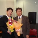 꽃을든남자 이미지