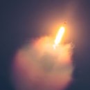 SpaceX, 23개의 Starlink 위성을 탑재한 Cape Canaveral에서 Falcon 9 로켓 발사 이미지