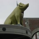 황금돼지동상 이미지