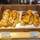 신촌숲 탑 크리닝 | 홍대 근처 빵지순례 맛집 포닐, 에그타르트가 맛있는 분위기 좋은 카페 추천