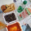 신전떡볶이조촌점 | 신전 떡볶이 조촌점 - 중간 매운맛, 잡채 말이 튀김 후기