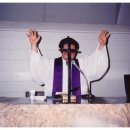 아랍에미리트 두바이한인교회 첫예배 인도(1988년 3월 27일 금요정기예배: 주태근 담임목사)-두바이 성공회(홀리 트리니티 교회) 예배당을 임대해서 예배드림 이미지