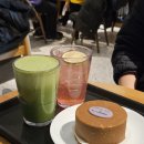 금정-8 | 금정역 카페 스타벅스 신메뉴 프렌즈 엎어진 치즈케이크 먹은 후기