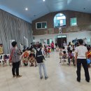 필리핀 새한교회 문화사역 후(6/2)...준비해 간 맛있는 간식과 선물도 나눠주었어요. 우리를 위해 기도도 해줘서 감사했어요. 이미지