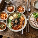 세종 나성동 대선칼국수 솔직 후기: 60년 전통의 내공이 담긴 고소한 수육과 비빔면의 만남