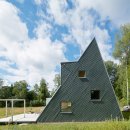 스웨덴의 여름별장 Leo Qvarsebo designs himself a triangular summer house in the Swedish countryside 이미지