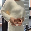 더코인 | 입자마자 여리해 보이는 니트투피스｜더코코벨라 Furry Ivory Knit Set 착용 후기