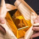S Korean cleaner may lose out after finding gold in bin 이미지