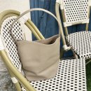 여름에 어울리는 투명 가죽백 | 소가죽 호보백 데일리백으로 들기 좋은 로고없는 여성 가방 메르시M 에토프