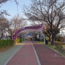 강변길입구 게이트 이미지