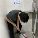 지하철역 화장실…똥 막힌 변기를 뚫어봤다[남기자의 체헐리즘] 이미지