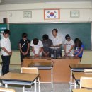 2011년8월1일 여름비젼캠프(교회,선교원)-학교탐방하기 : 남춘천중학교에서 정호윤 비젼맨 학교소개를 마치고 축복기도및 기념사진 이미지