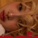 스테이 어 리틀 롱거 이미지