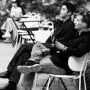 Casually sit besides you. 이미지