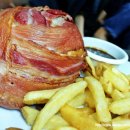 런치타임 Zark's Burgers *This is what separate the men from the boys. lol. Deep fried bacon wrapped burger. ;)))* 이미지