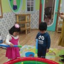 물고기 잡으며 영어수업(red fish. yellow fish. 등등) 이미지