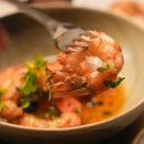 핀초 | 스페인 마드리드 그랑비아 근처 타파스바 Txapela 감바스 스테이크 타르타르 핀초 후기