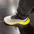 벨로시티 | 언더아머 벨로시티 디스턴스 후기 - 롱런에 최적화된 사이즈 선택 및 데일리 트레이너 비교 분석