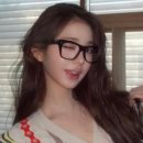 빛나는 안경 이미지