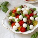 토마토 카프레제 샐러드 만들기 보코치니 치즈 요리 이미지
