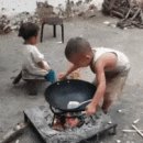 토마토 계란밥 해주는 형.....gif 이미지