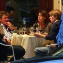"캐롤라인 그리말디 공주" 남편 에른트스 공 & 크리스티안 왕자 & 안드레아 카시라기, 소호에서 식사하는 (10.26) HQs 이미지