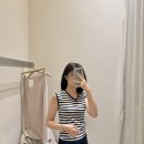 (주)모나소프트 | 시에 SIE | 모나 슬릿 스커트 소프트 베이지, 아론 스트라이프 슬리브리스