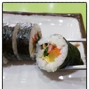 역 김밥 최강 분식점. 1500원에 두껍고 맛있는 김밥+3500원 냉면이 있는 곳. &#39;김밥애국시&#39; 솔직후기