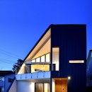 ㄱ자 꺾인 집 대각 삼각형 발코니 테라스 처마 구성 2층집 이미지