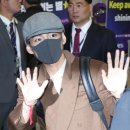 방탄소년단, 52일만에 귀국…팬 환호성 속 금의환향(종합) 이미지