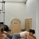[위아요가/ 아차산 필라테스] 엉덩이 옆라인이 꺼져 고민이라면? 힙딥 완화에 좋은 홈트 동작 이미지