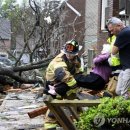 미국 중서부 강타한 '토네이도'에 "최소 10명 사망" 이미지