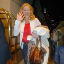 "캐서린 헤이글" 맨하탄 호텔에 도착한 (1.15) 이미지