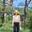 5월 50대여성외출룩 나이스클랍 베이지 블라우스 지오다노 생지데님 팬츠 지쎄 마고플랫 슈즈 플루트...