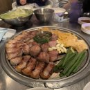 캐칭덕 일광신도시점 | 직접 구워주고 백김치랑 싸먹으면 환상적인 일광고기집 ‘부산댁 일광점’