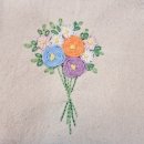 손끝에서 피어나는 프랑스 자수 | [수원 공방] 차분과 우아의 세계, 초록색자수에서 프랑스 자수 원데이클래스 공방 데이트
