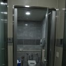 깔끔한 은색 메탈 접이식 장애인화장실칸막이 큐비클(경기도 성남시 신축 00상가 건물) 이미지