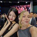 ＜마담 웹＞에 나오는 시드니 스위니, 장원영과 투샷 사진 이미지