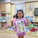 7.7. 색칠하고 오린 예쁜 옷을 그림 친구에게 입혀줬어요.^^ 이미지
