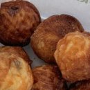 커피에 빠진 호두도둑 이미지