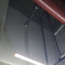 101동 지하 1층 엘리베이트 나와 천정 배관서 물이 세네요. 이미지