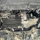 BMW 530i - 부동액 누수와 엔진오일 누유 상태 이미지