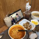 에이 플러스 푸드 | ☕ 카툰플러스 만화카페 홍대점｜홍대에서 만화, OTT, 보드게임 다 가능한 홍대 놀거리